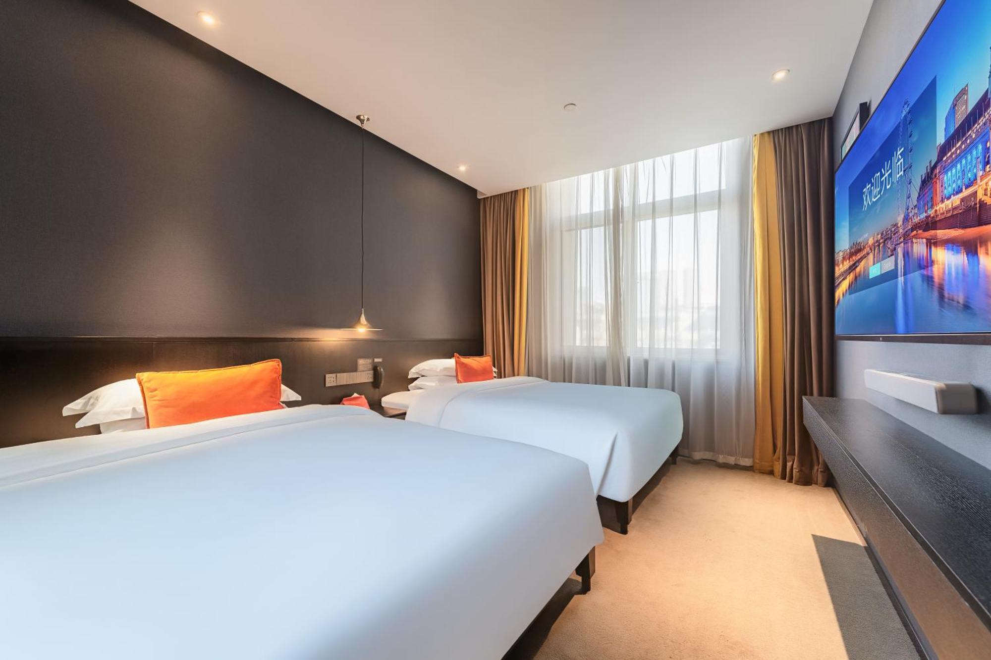 Hesu Designer Hotel & Suites -Near Xi'An Drum Tower And Yongning Gate -Free Laundry Luggage Storage -Kitty Cafe With Freshly Ground Coffee -24H Front Desk -English Service Dış mekan fotoğraf